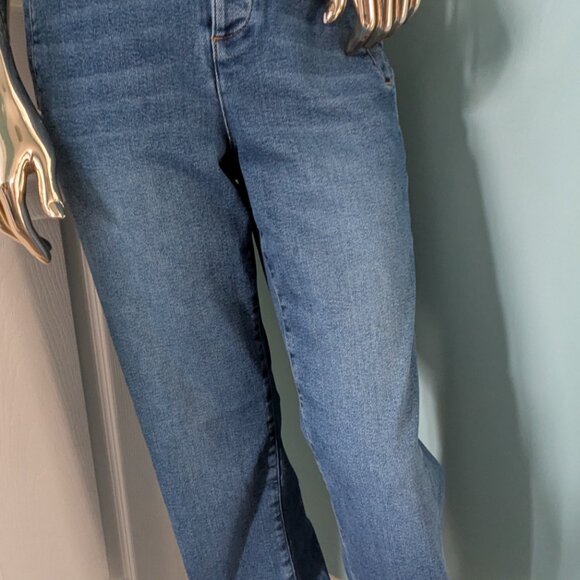 Joelle Jeans - Picture 11 of 11